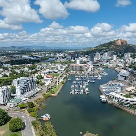 Oaks Townsville Metropole Hotel Esterno foto