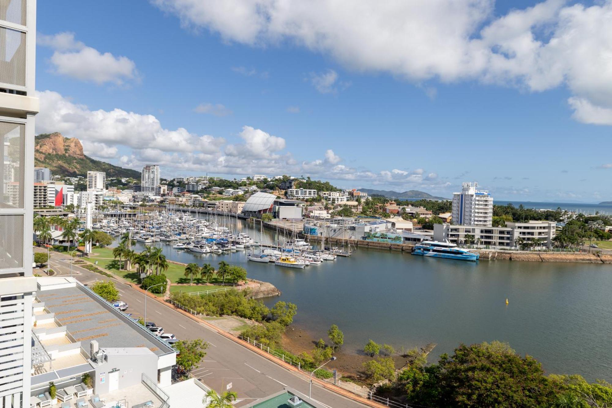 Oaks Townsville Metropole Hotel Esterno foto