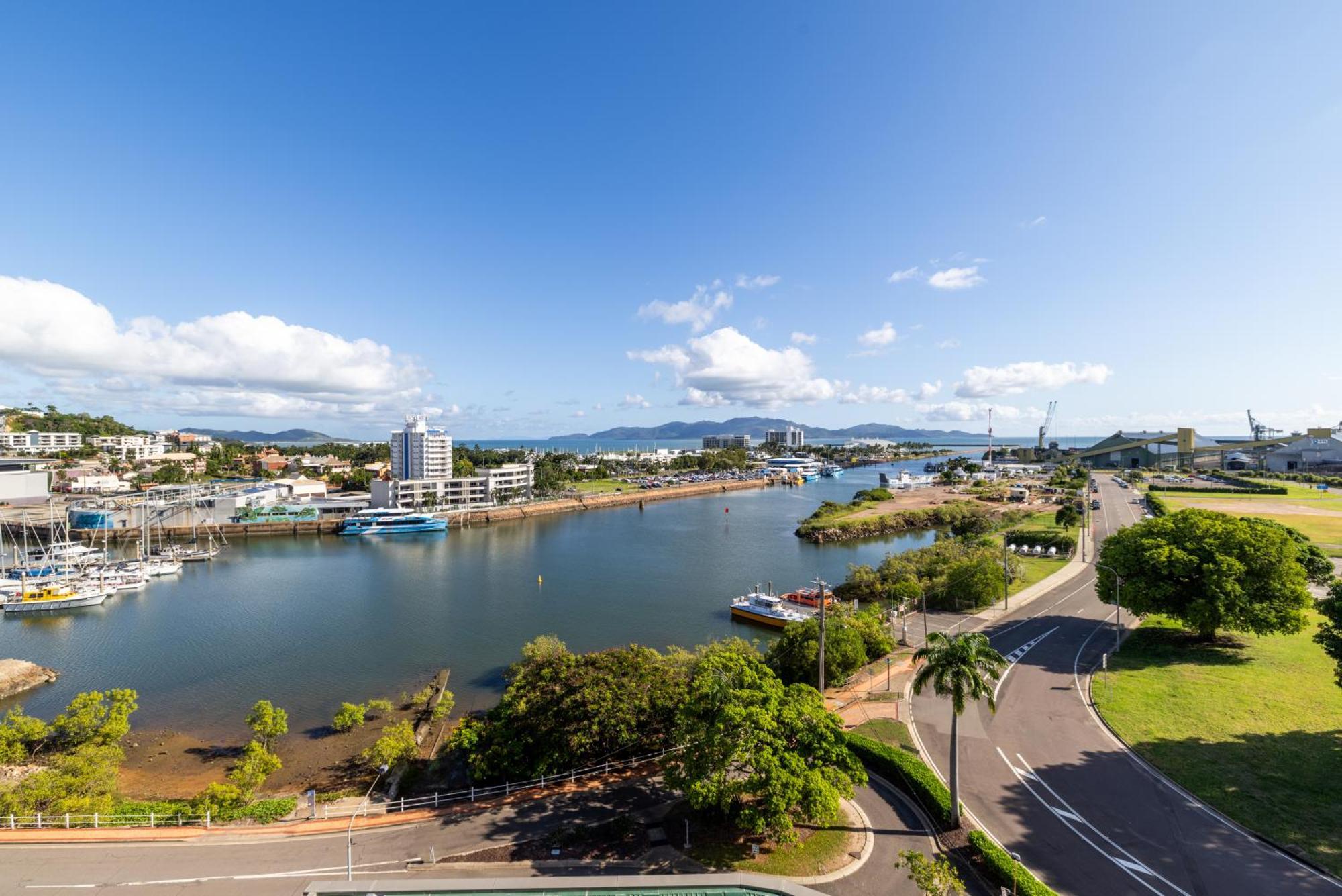 Oaks Townsville Metropole Hotel Esterno foto