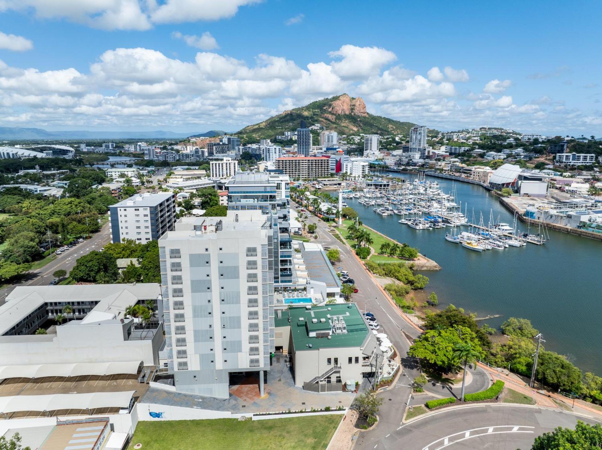 Oaks Townsville Metropole Hotel Esterno foto