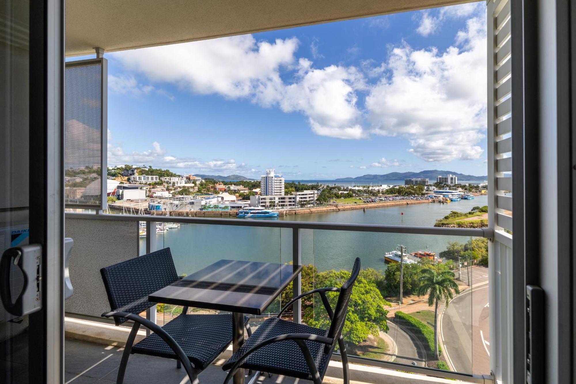 Oaks Townsville Metropole Hotel Esterno foto