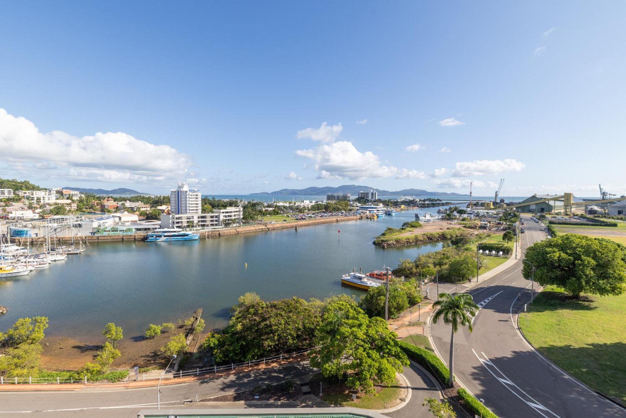 Oaks Townsville Metropole Hotel Esterno foto