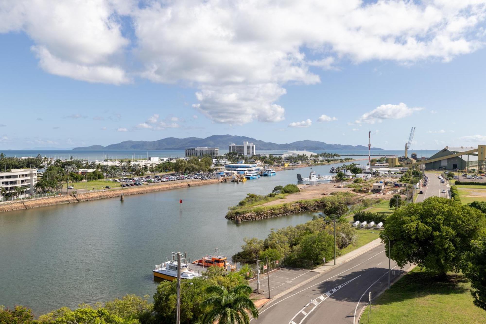 Oaks Townsville Metropole Hotel Esterno foto