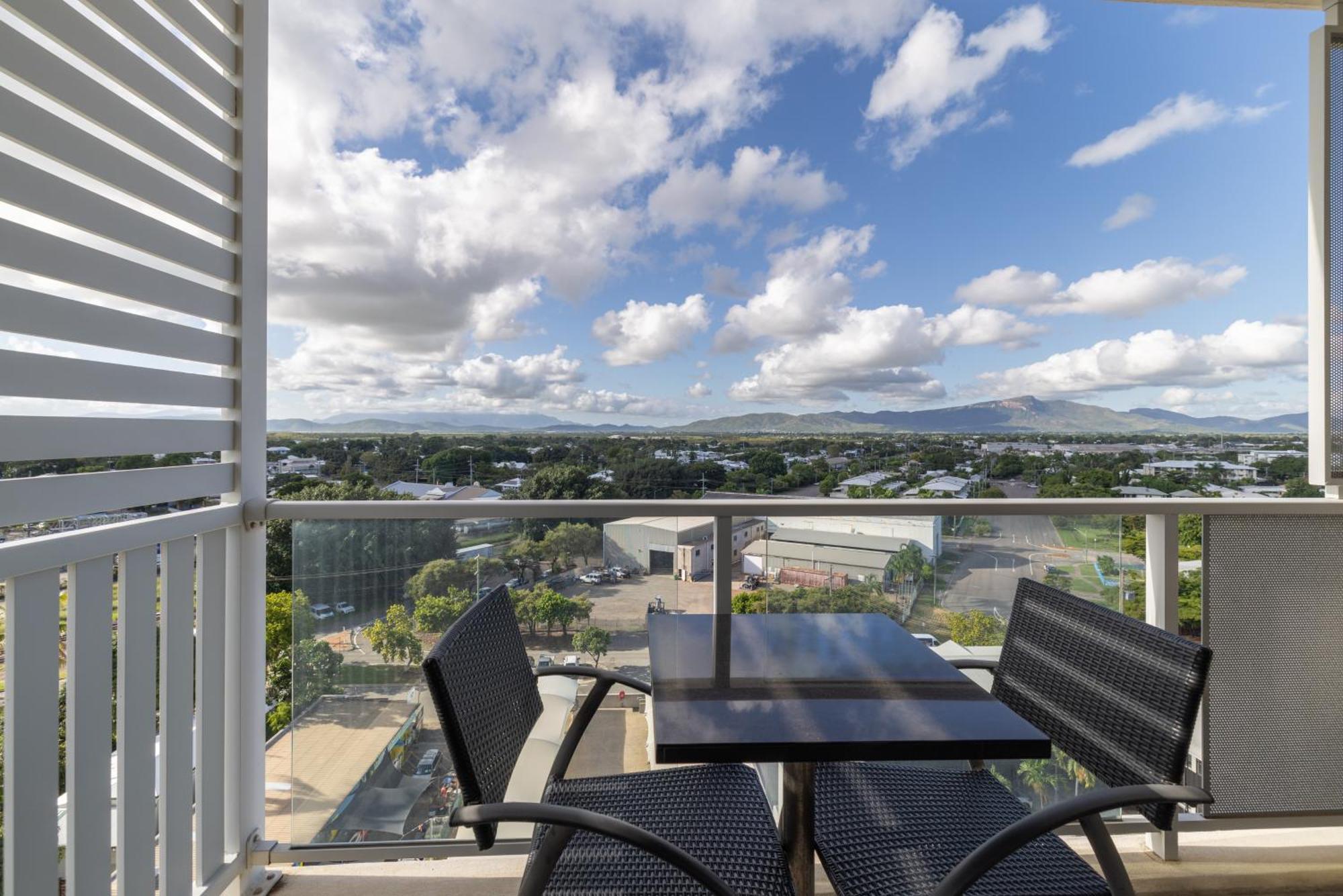 Oaks Townsville Metropole Hotel Esterno foto