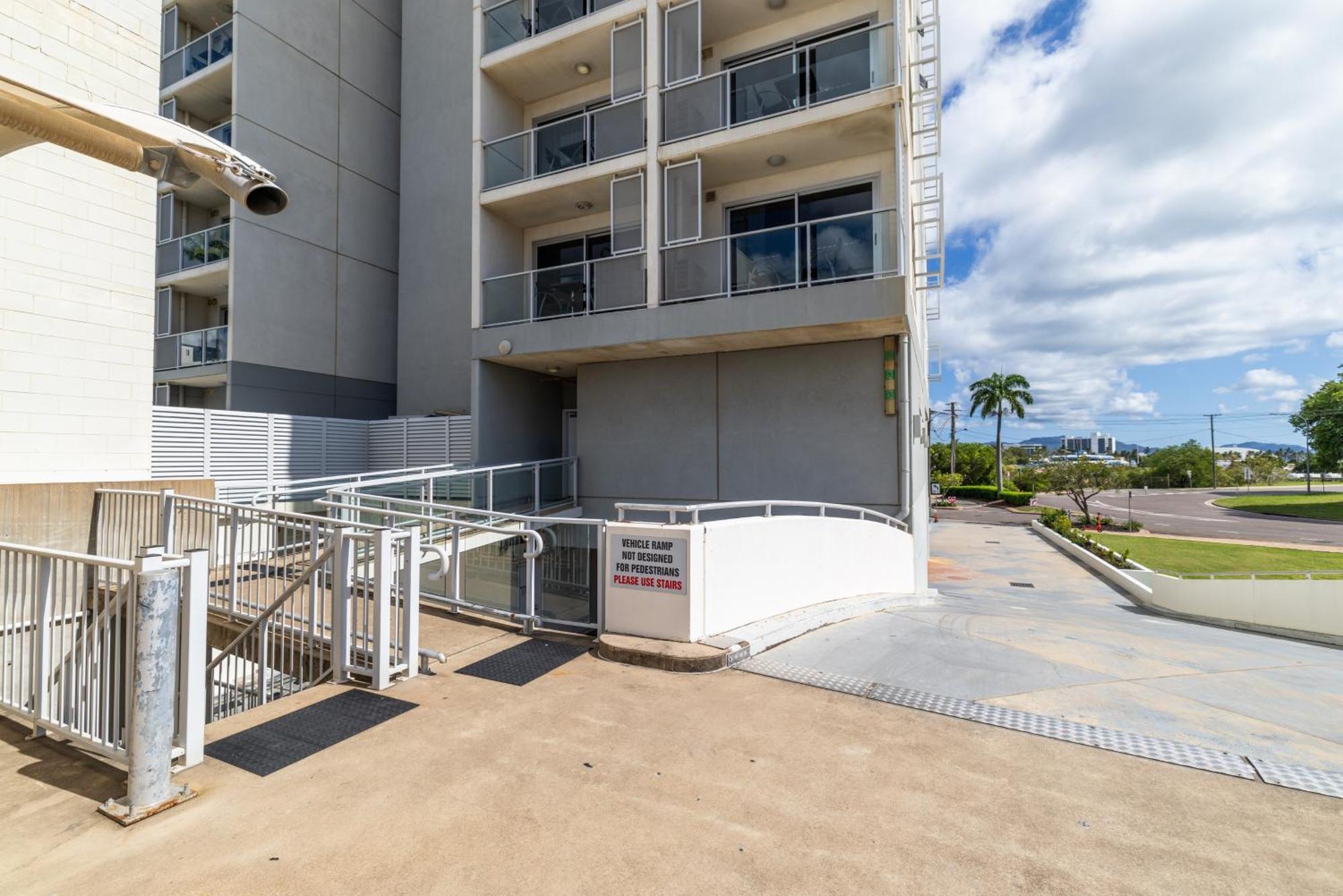 Oaks Townsville Metropole Hotel Esterno foto